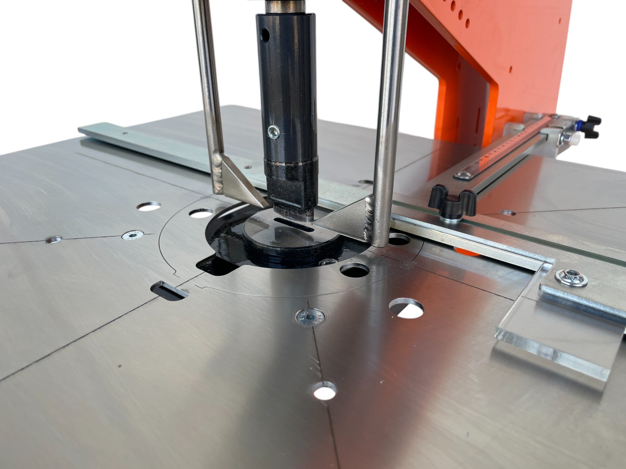 Blech- und Profilstanze mit starren Abstreifer