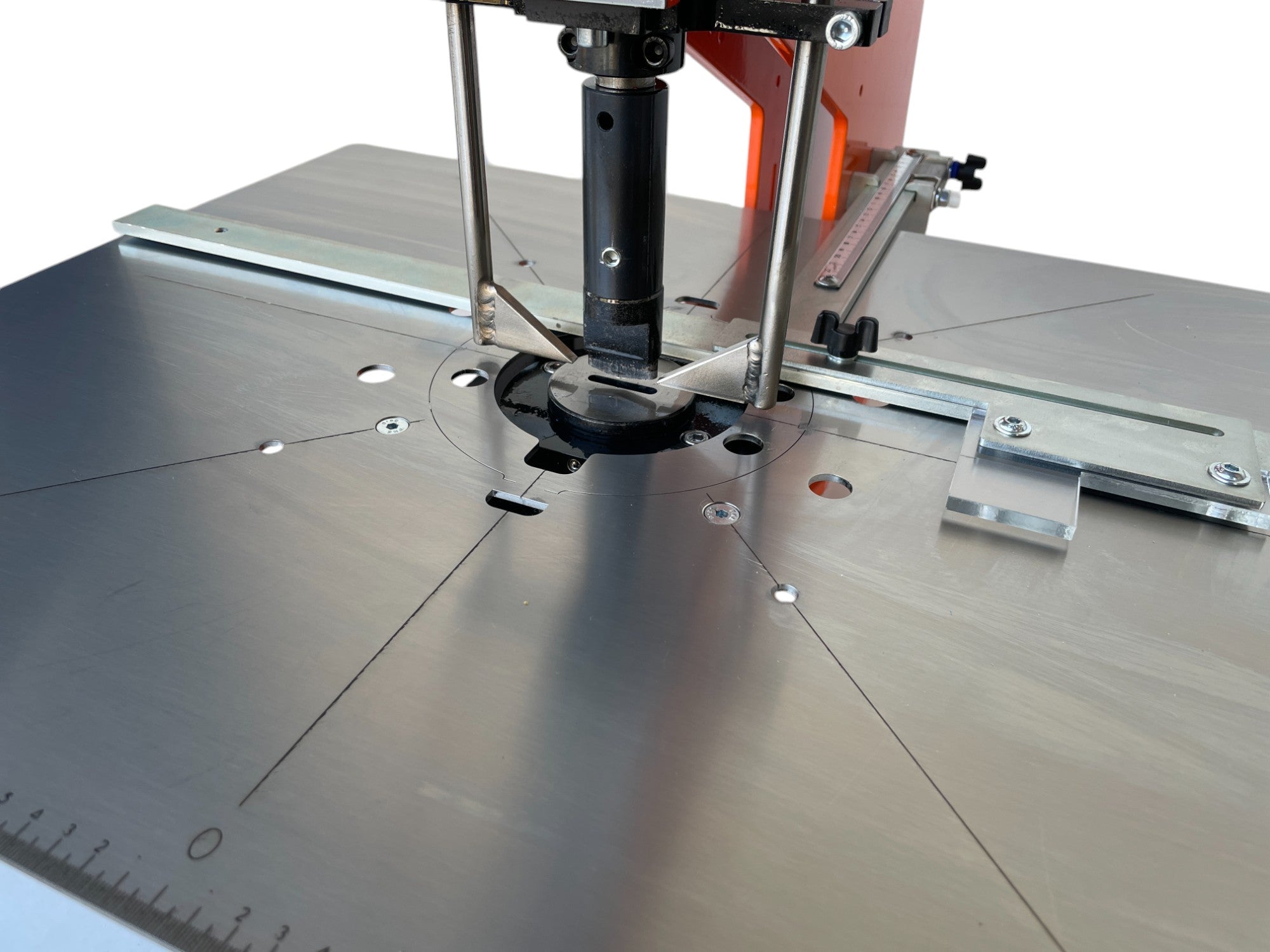 Blech- und Profilstanze mit starren Abstreifer