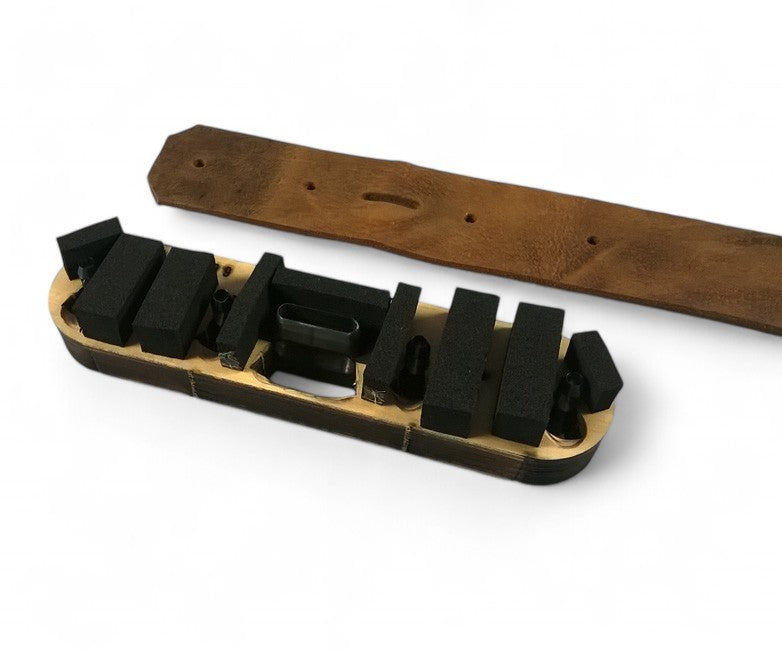 Kniehebelpresse HP-7 mit integrierter Gürtelstanze und Riemenstanze 300mm