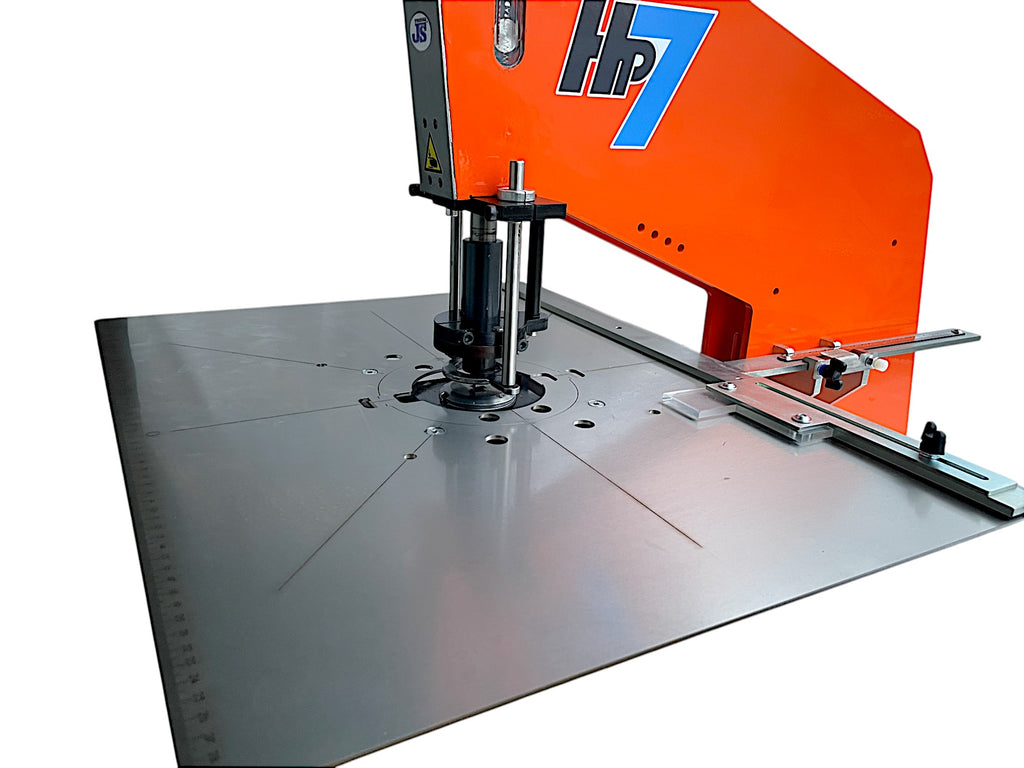 Blech- und Profilstanze mit starrem Abstreifersystem