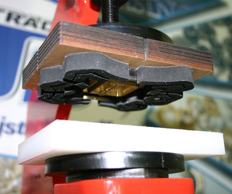 HP-8 Kniehebelpresse mit Logo Nieten Einsatz Werkzeug für Logo-Plättchen