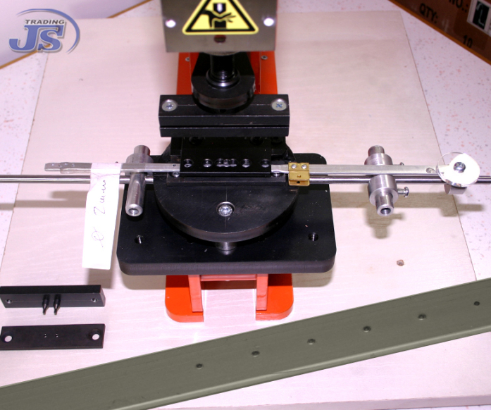 HP-7 Kniehebelpresse mit 5-fach Lochstanze Reihenlochstanze mit Anschlag